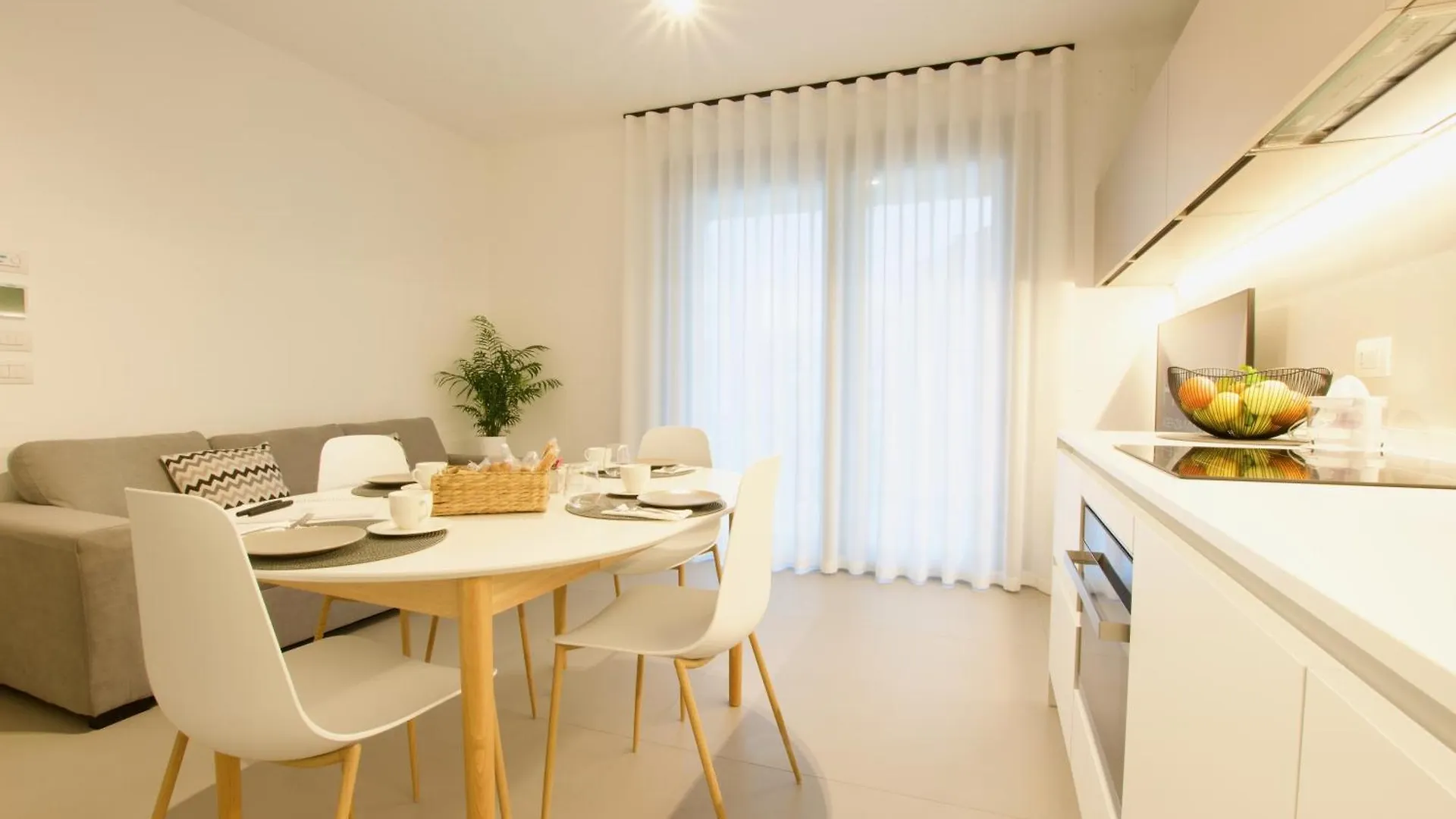 Jes Palace - Home Immobiliare Lido di Jesolo 0*,